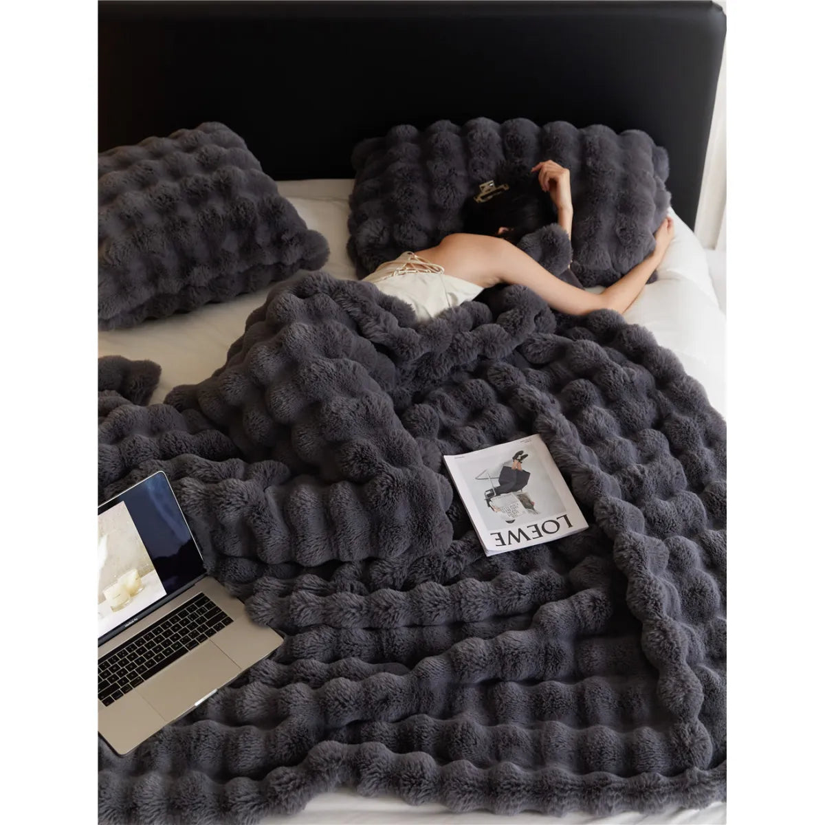Plush Polyester Comfort Blanket