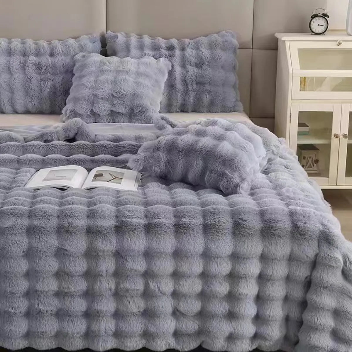 Plush Polyester Comfort Blanket